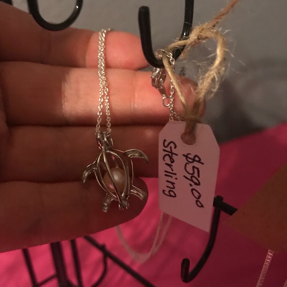 Vantel pearls turtle cage necklace w/white pearl